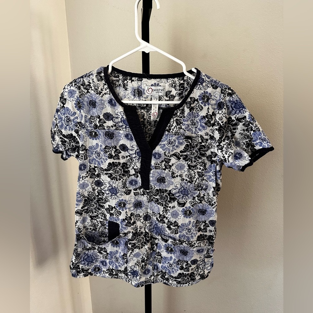 Peaches uniform size medium scrub  top